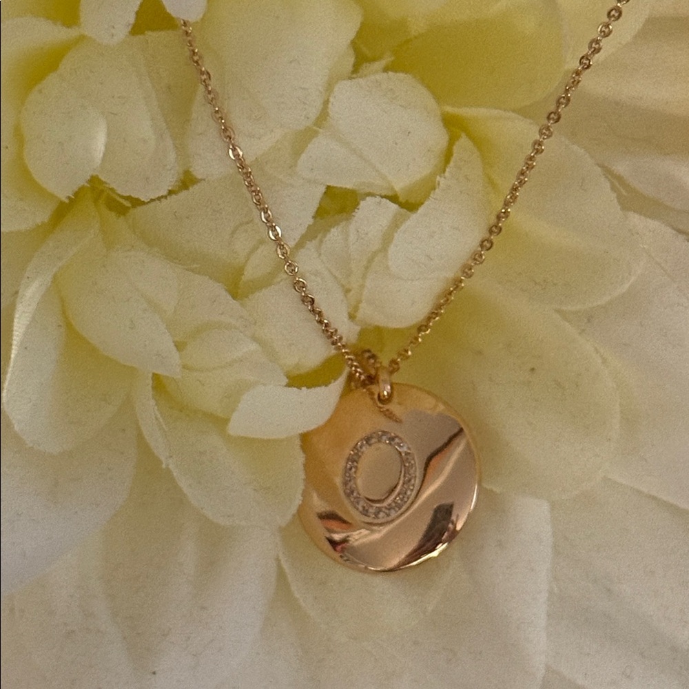 Pretty Bird Necklace with O Initial Pendant - Picture 2 of 6